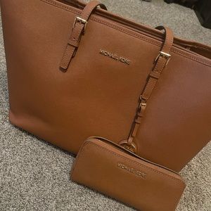 Michael Kors Saffiano Leather Tote & Wallet 👜